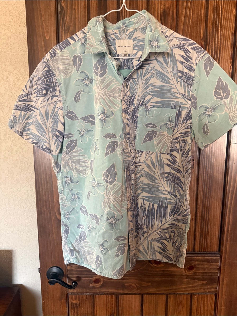 American Eagle Outfitters Men’s Light Blue Floral Short Sleeve Button-Up Shirt